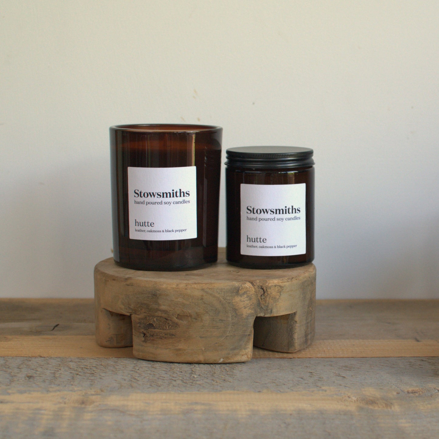 Hutte Candle (leather, oakmoss & black pepper)