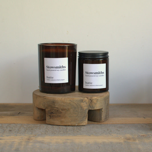 Hutte Candle (leather, oakmoss & black pepper)